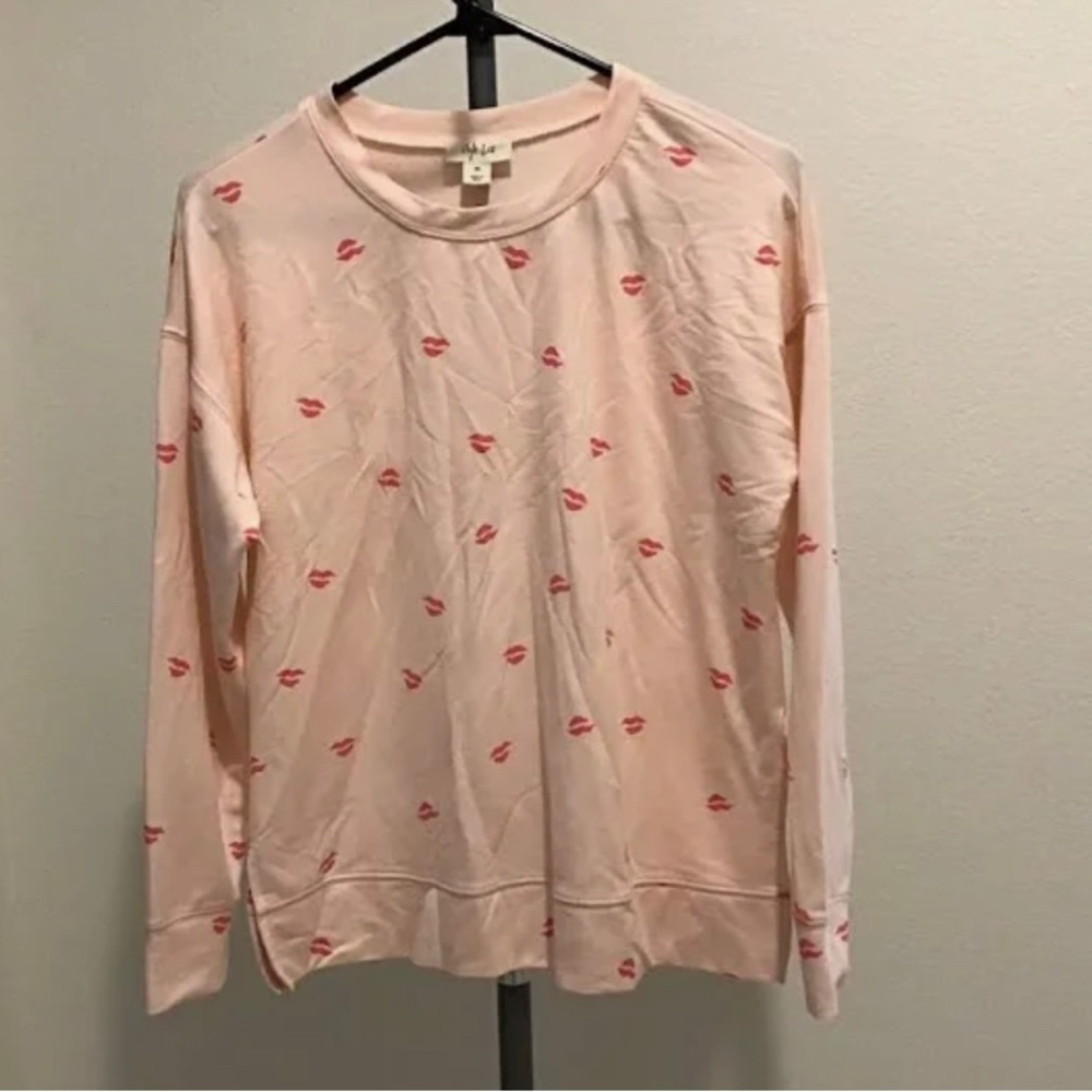 Style & co pink with red kisses shirt